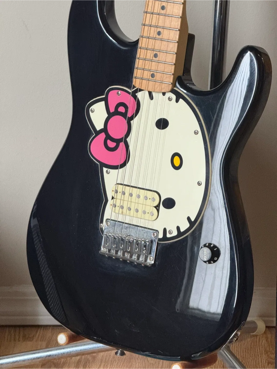 Vintage! Fender Hello Kitty Stratocaster image indicator(2)