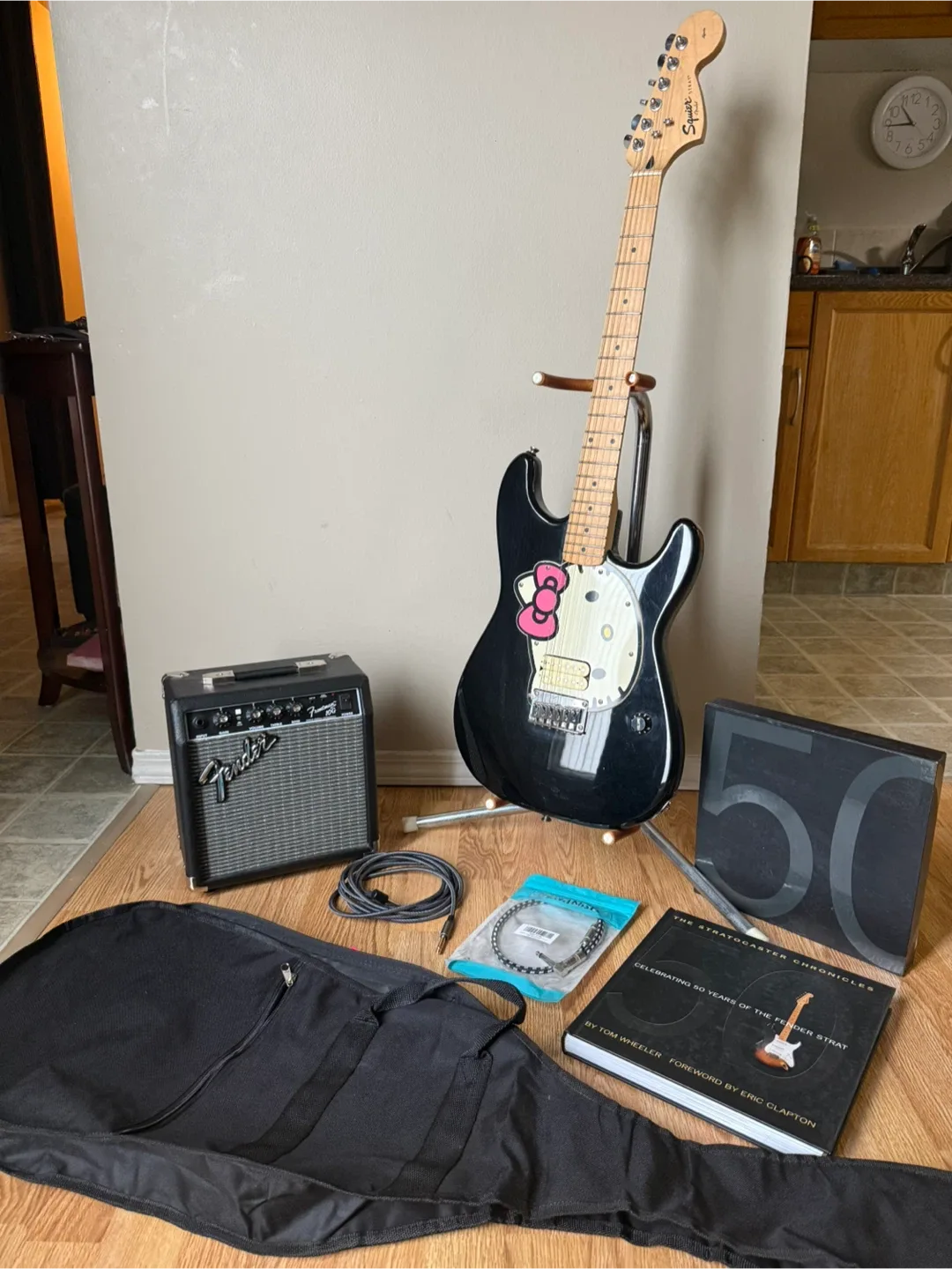 Vintage! Fender Hello Kitty Stratocaster image indicator(4)