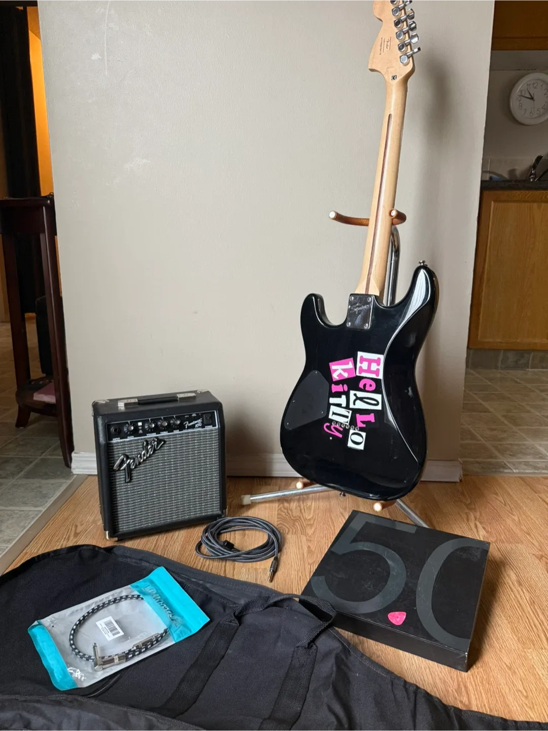 Vintage! Fender Hello Kitty Stratocaster image indicator(6)