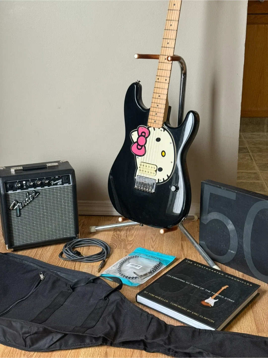 Vintage! Fender Hello Kitty Stratocaster image indicator(5)