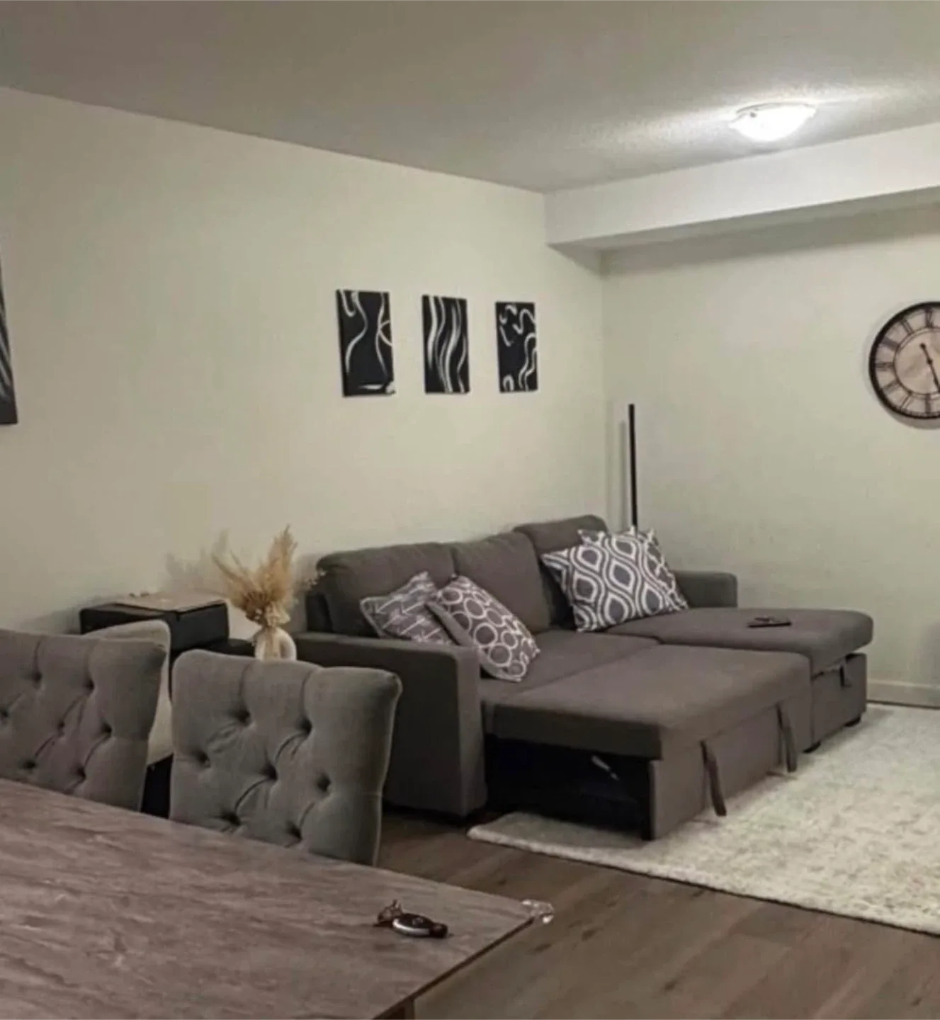 Grey couch image indicator(2)