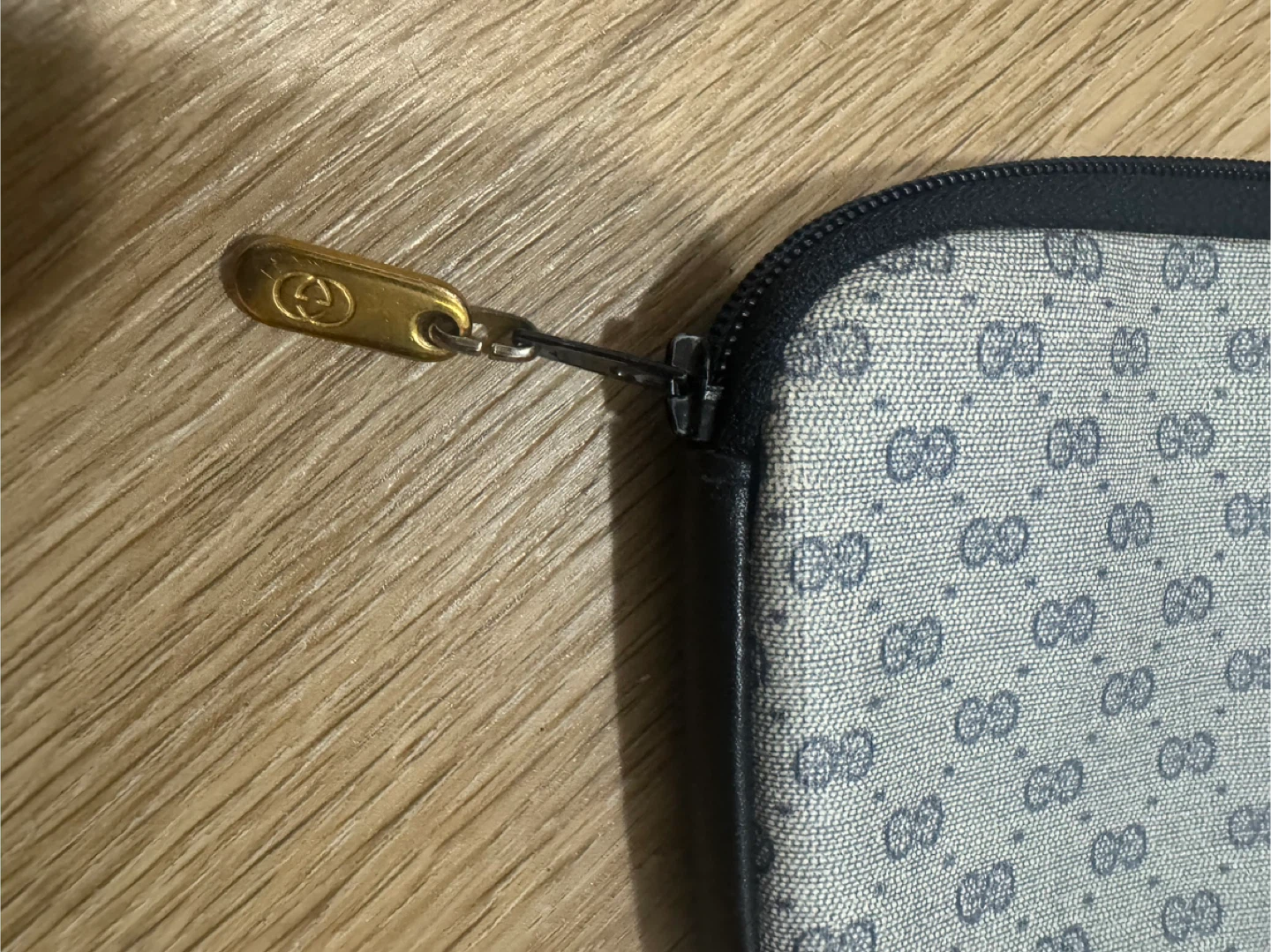 Gucci GG Vintage Cosmetic Bag - photo 3