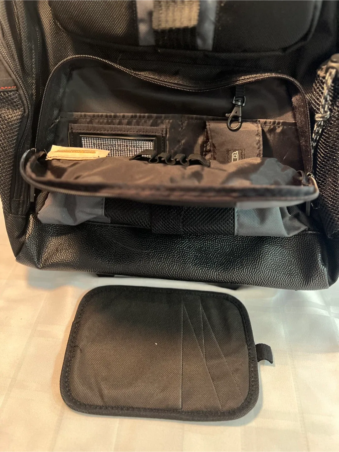 Targus Rolling Backpack image indicator(3)