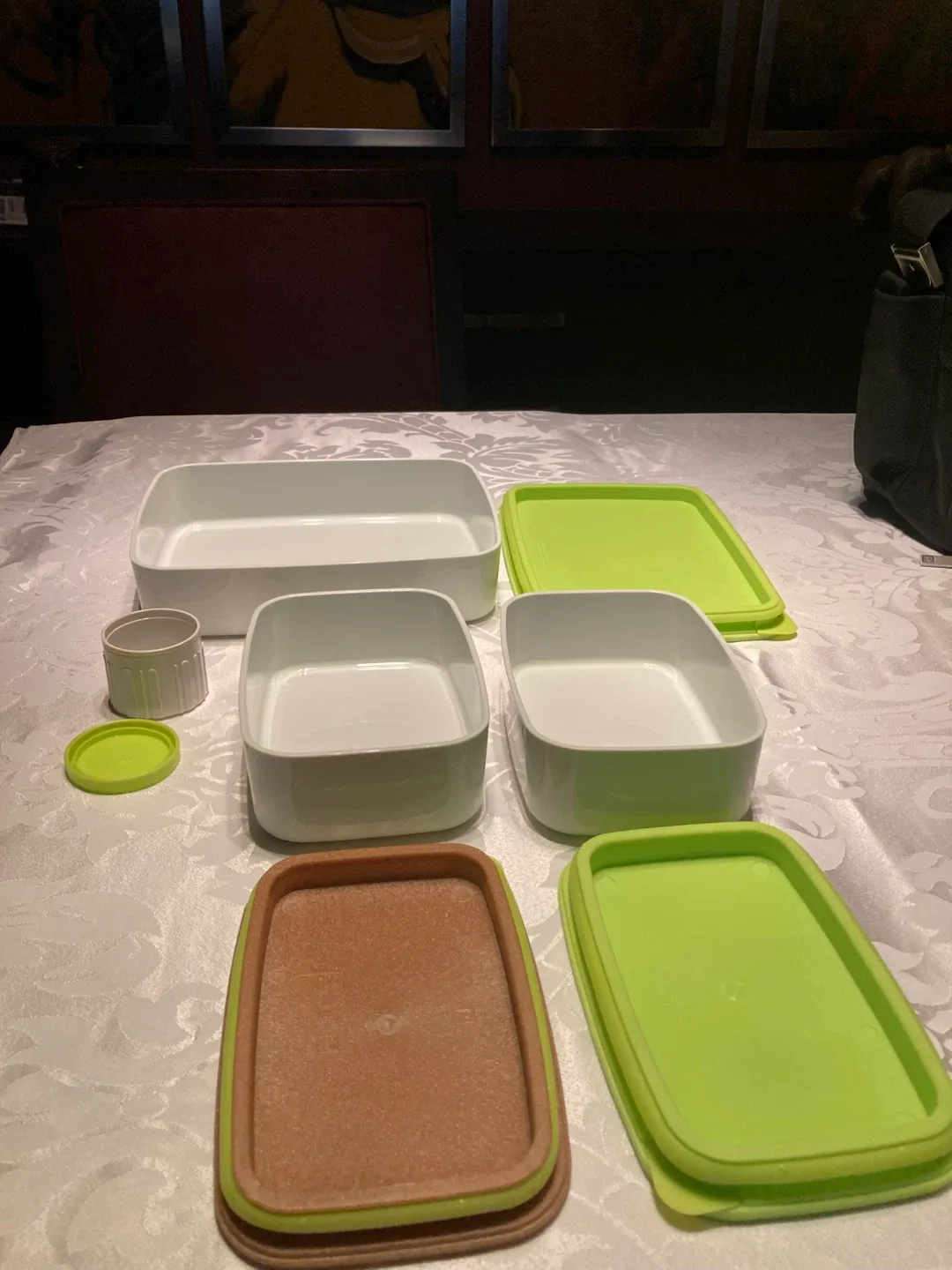 Black Ricardo brand Lunch Bag with Containers image indicator(4)