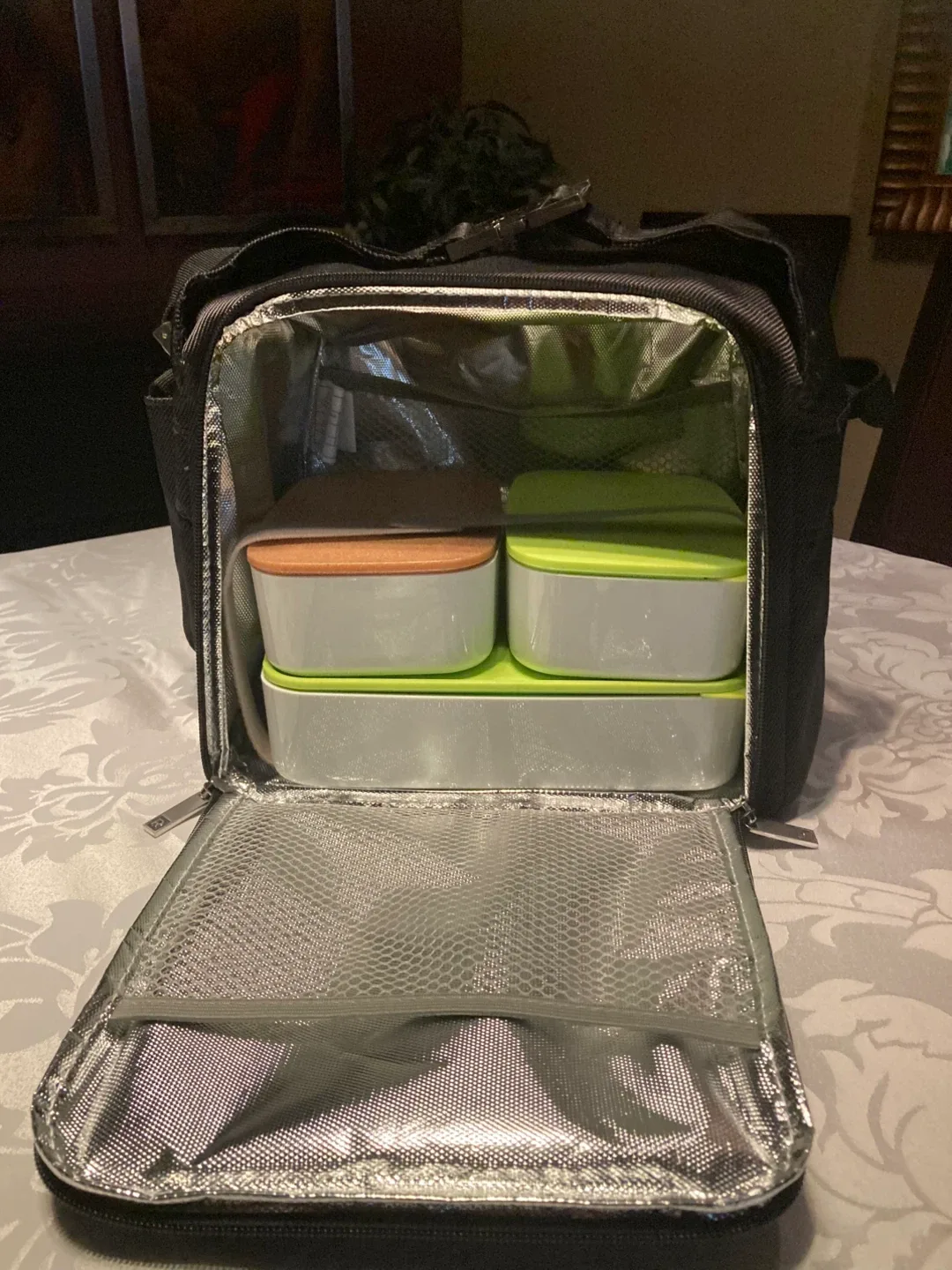 Black Ricardo brand Lunch Bag with Containers image indicator(2)