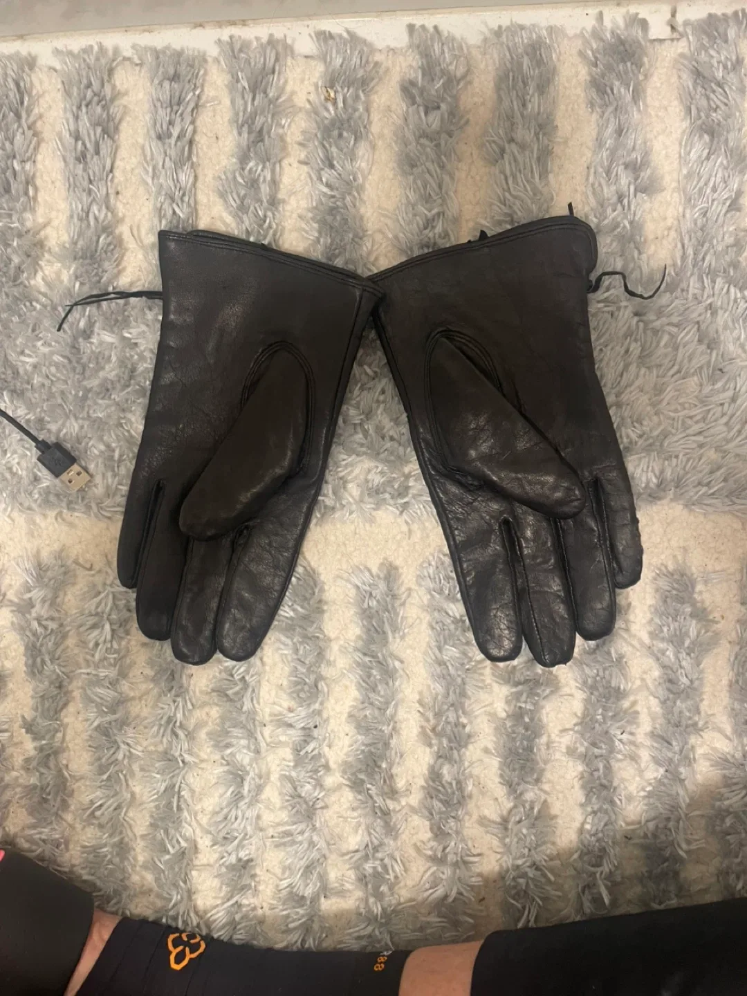 Black Leather Gloves image indicator(5)