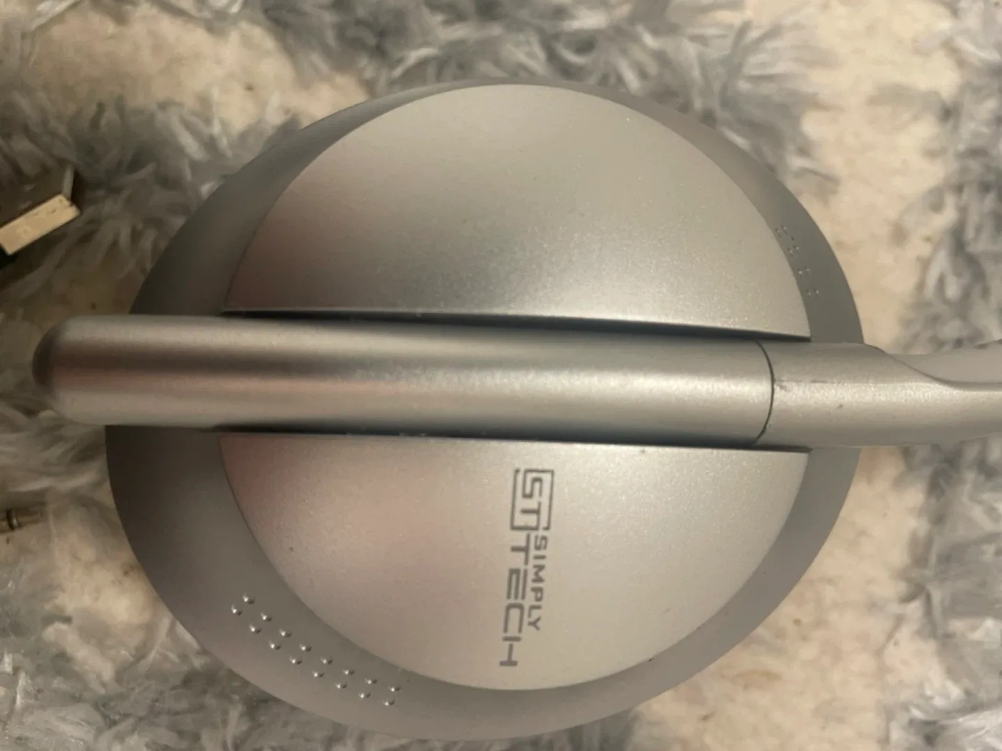 SimplyTech Silver Headphones image indicator(2)