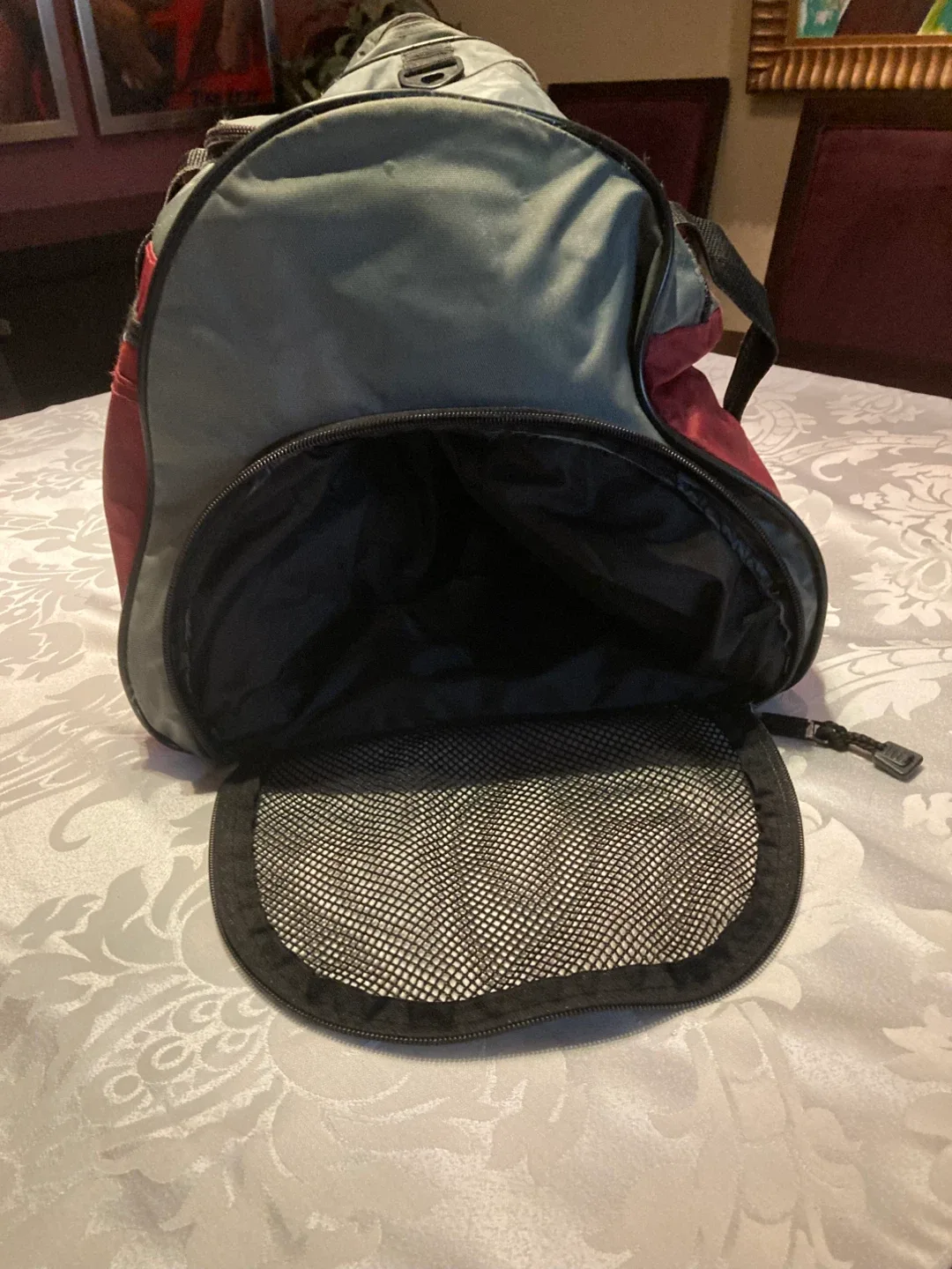 Saucony sports bag - Grey & Maroon image indicator(2)