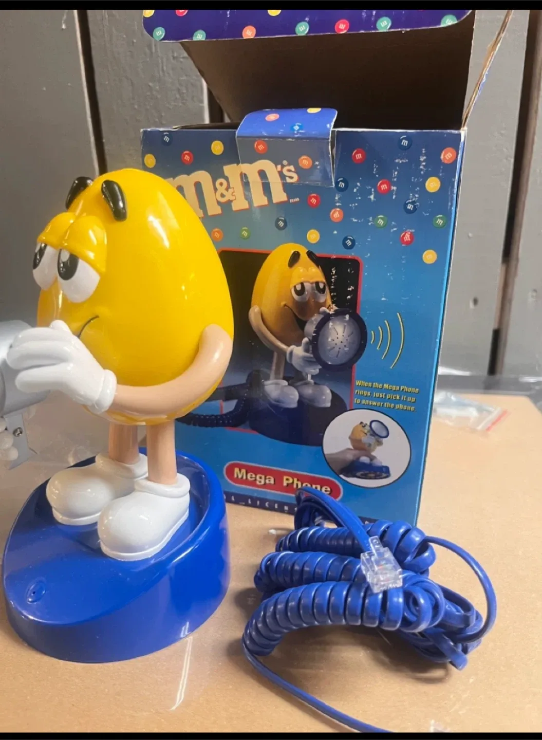 M&M's Yellow Character Mega Phone image indicator(2)