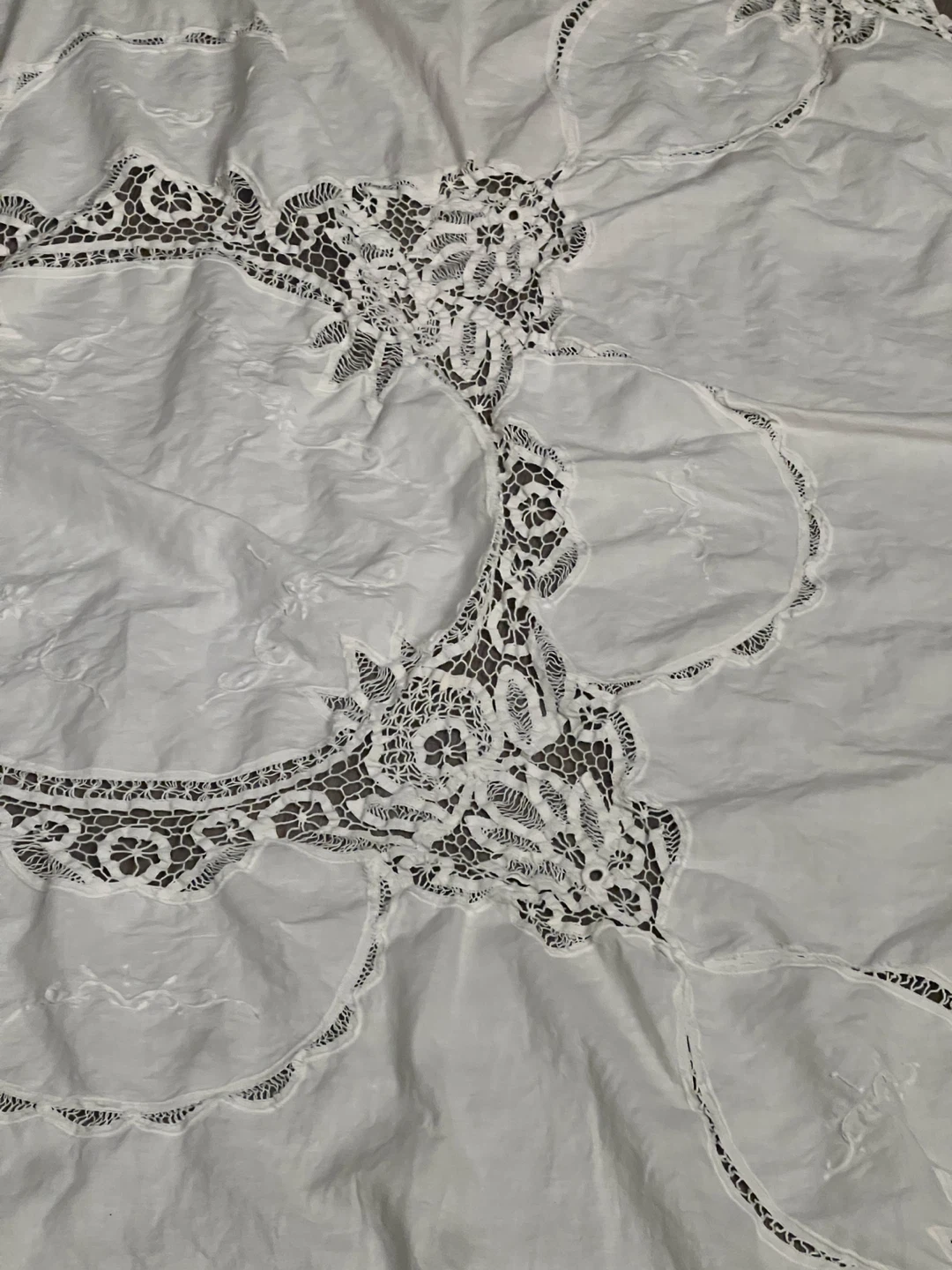 White Round Lace Tablecloth - photo 2