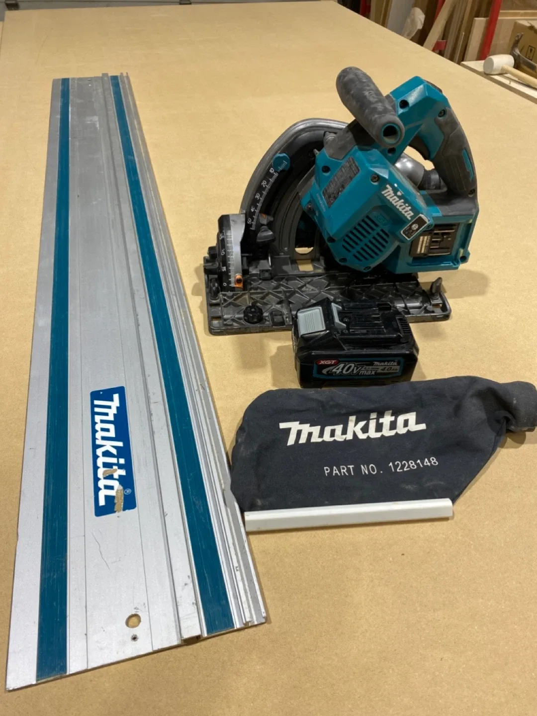 Makita SP001G Plunge Cut Saw - 6-1/2 inch Blade