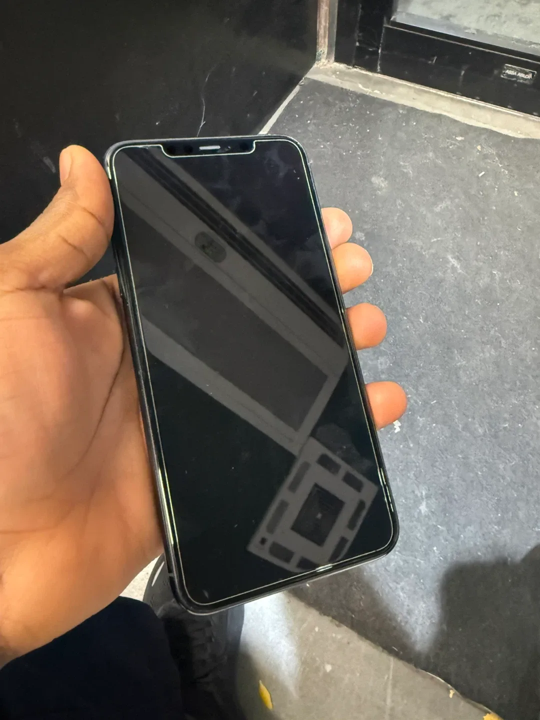 Apple iPhone 11 Pro Max image indicator(2)