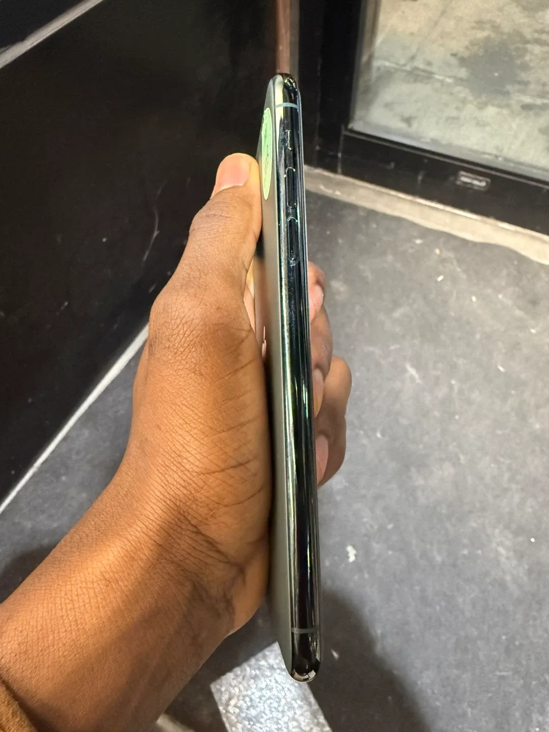 Apple iPhone 11 Pro Max image indicator(3)