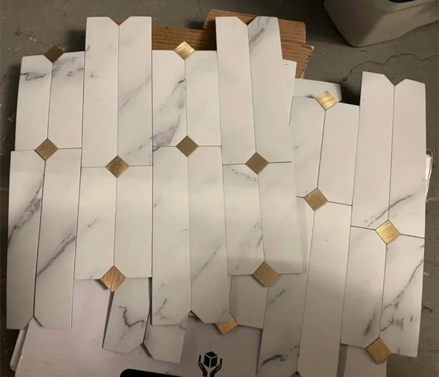 Peel & Stick Wall Tiles image indicator(2)