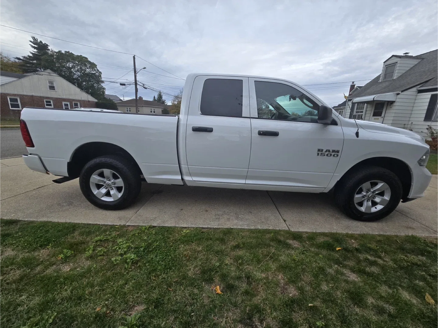 RAM 1500 Truck image indicator(4)