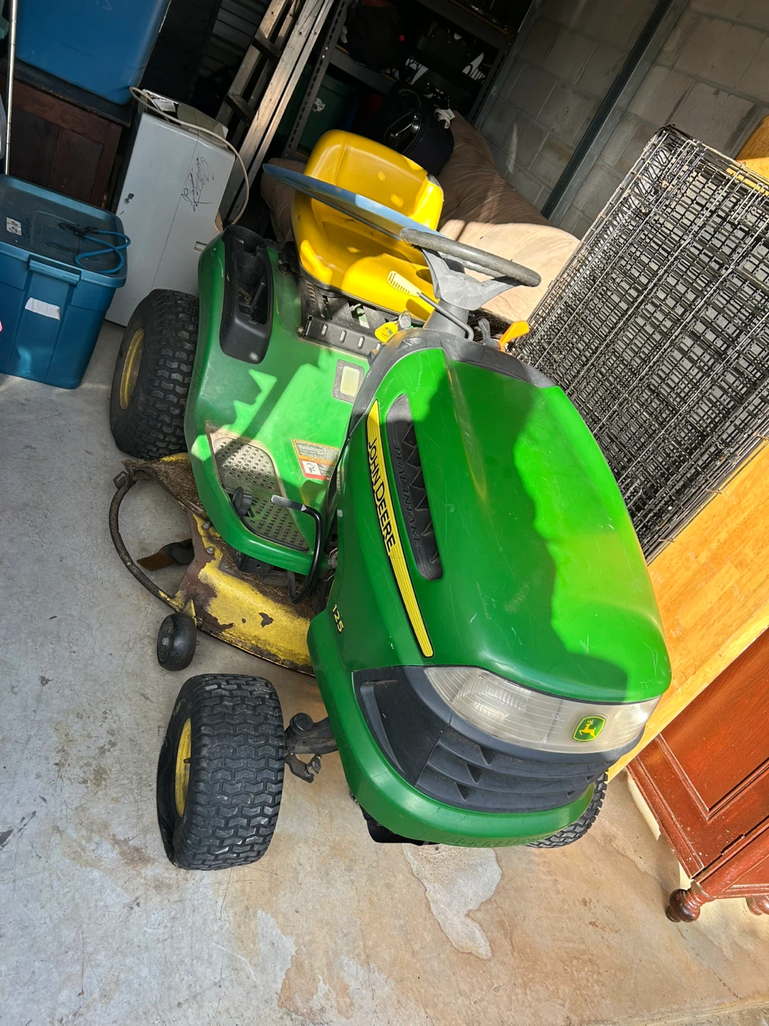 John Deere 100 Riding Lawn Mower - photo 3