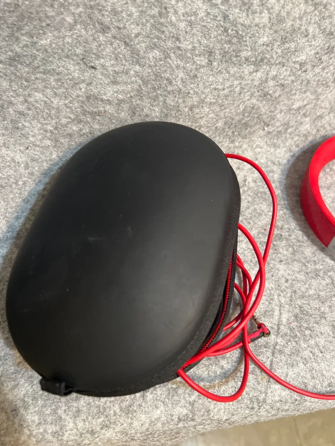 Beats by Dr. Dre Solo Red Headphones image indicator(3)