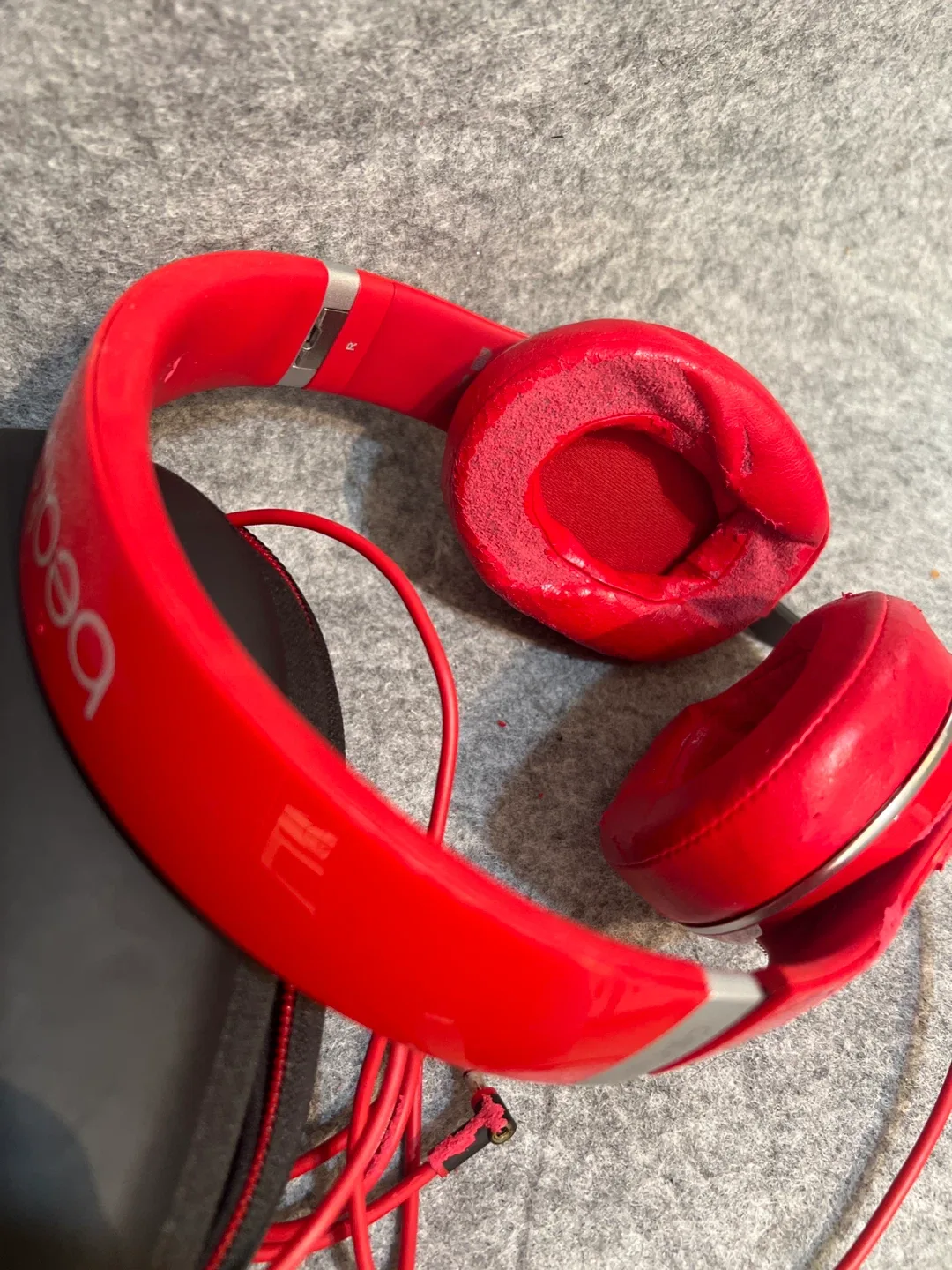 Beats by Dr. Dre Solo Red Headphones image indicator(4)