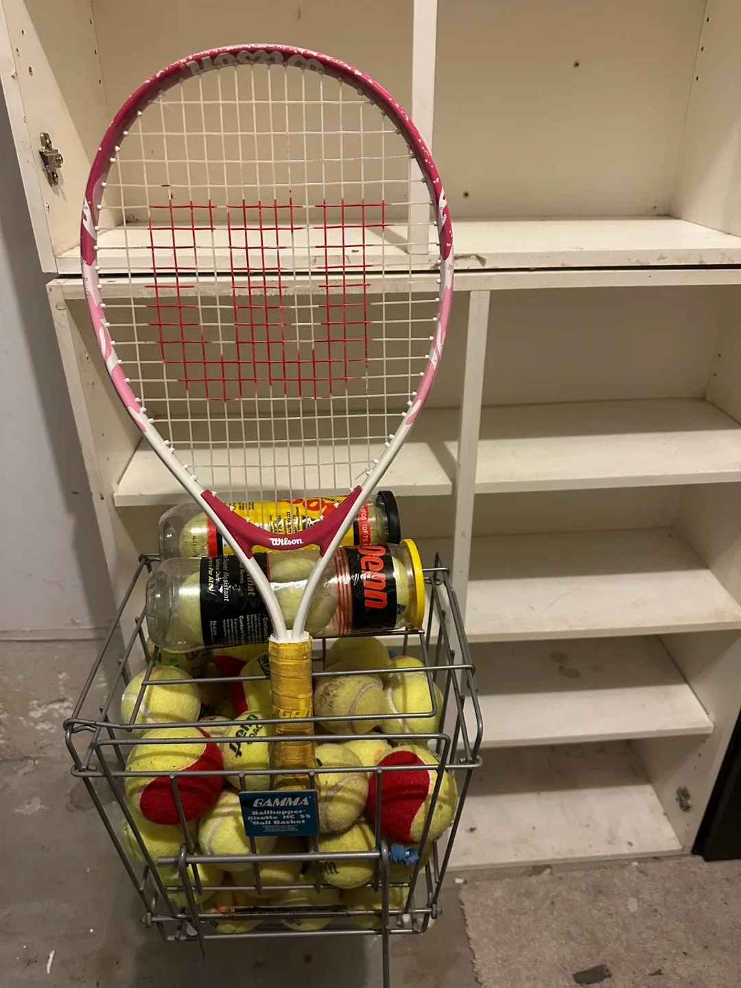 Tennis Ball Basket with Penn & Wilson Balls image indicator(5)