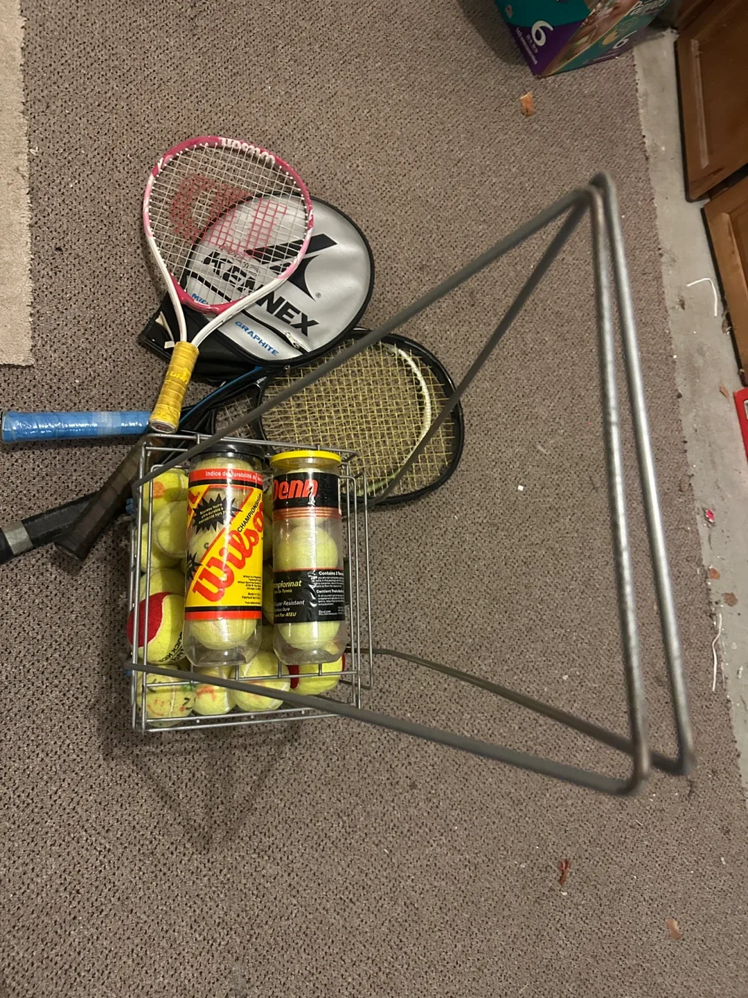 Tennis Ball Basket with Penn & Wilson Balls image indicator(6)
