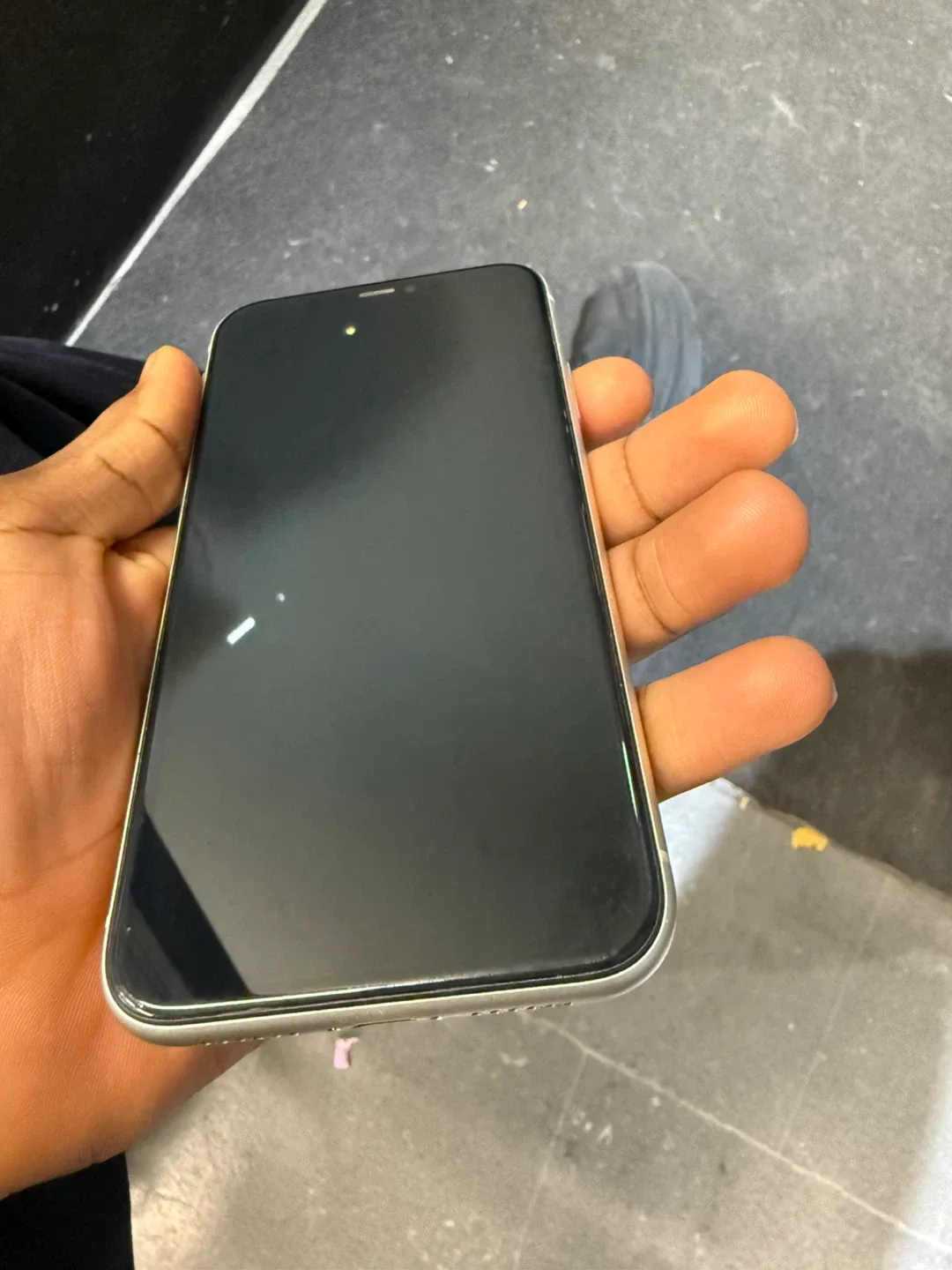 Apple iPhone 11 - 128GB - White image indicator(2)