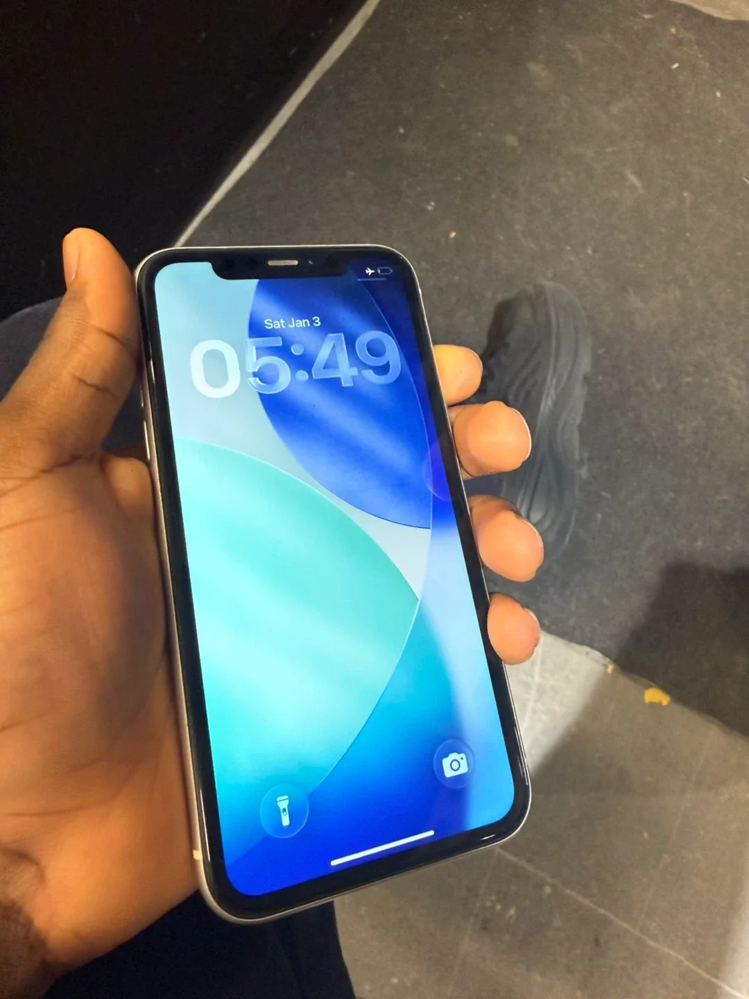 Apple iPhone 11 - 128GB - White image indicator(5)