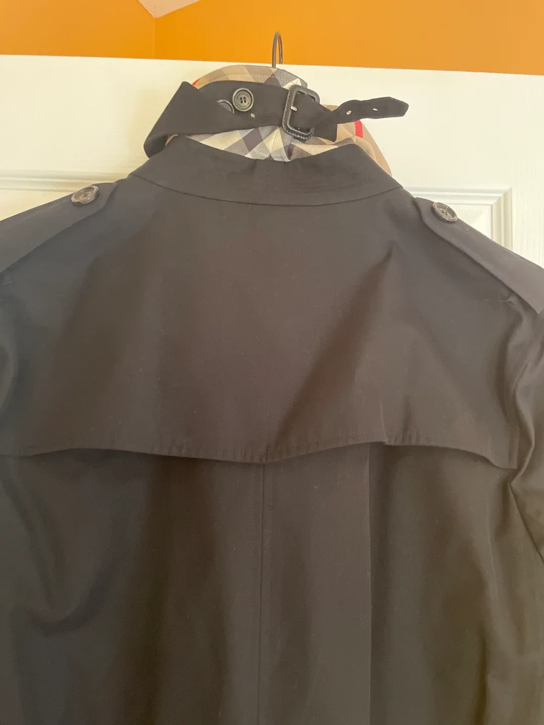 Burberry The Sandringham Black Trench Coat image indicator(6)