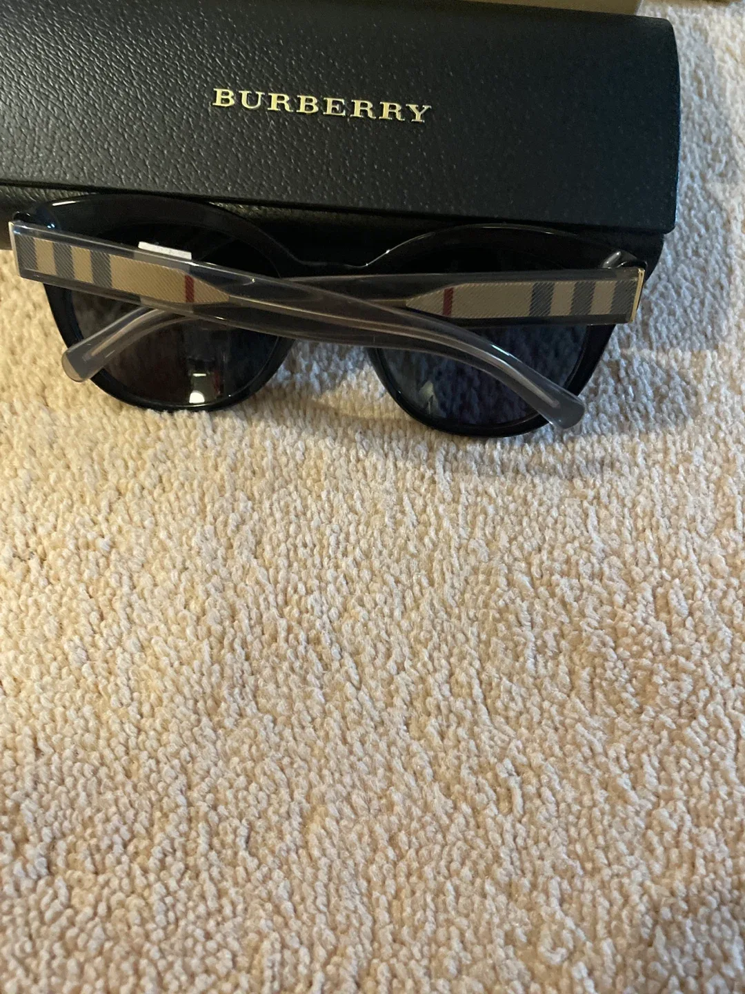 Burberry Black Sunglasses with Case image indicator(6)