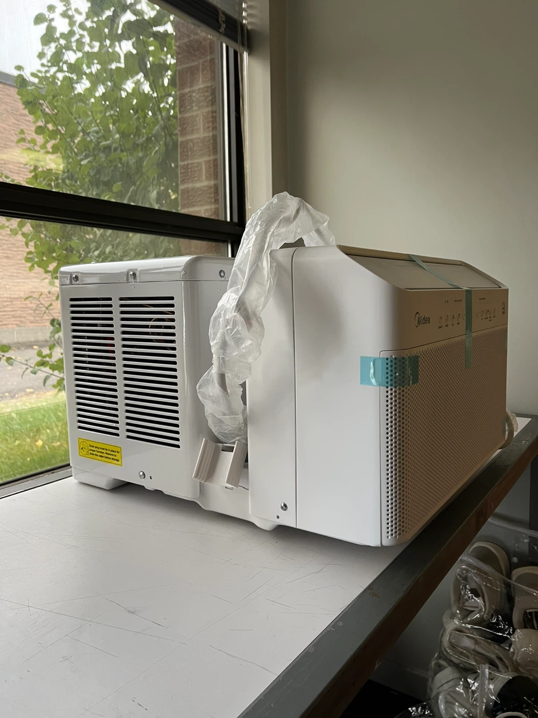 Midea 12000 BTU U-Shaped Smart AC – Brand New Sealed Box - photo 3
