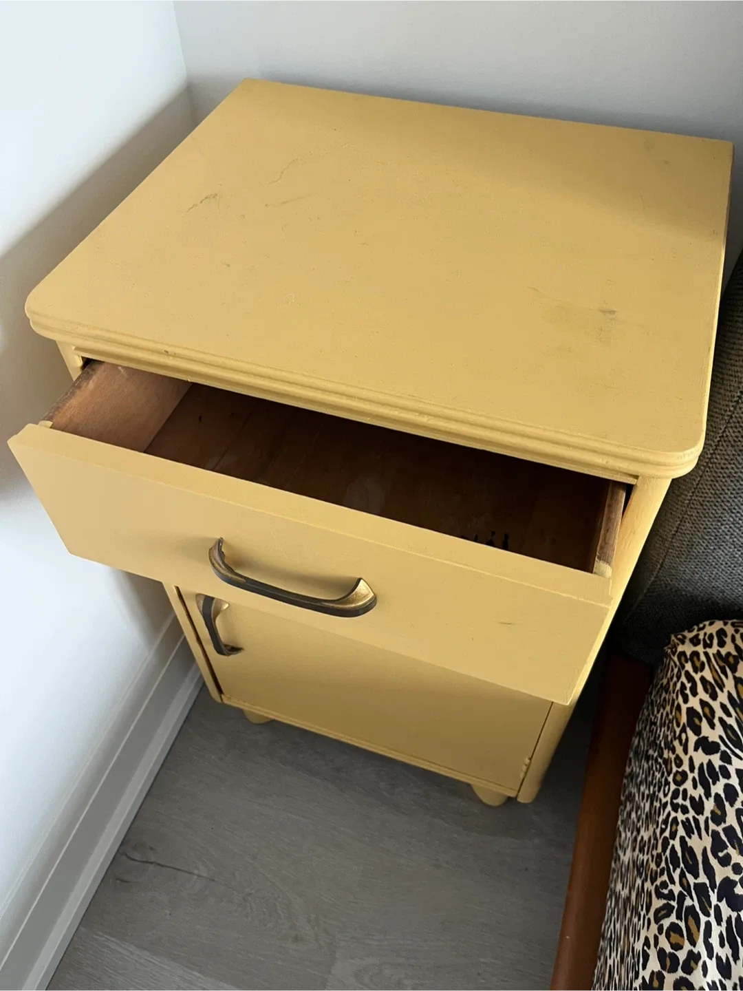 Pastel Wooden Nightstand image indicator(5)