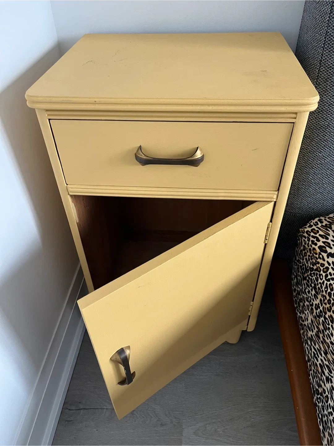 Pastel Wooden Nightstand image indicator(6)