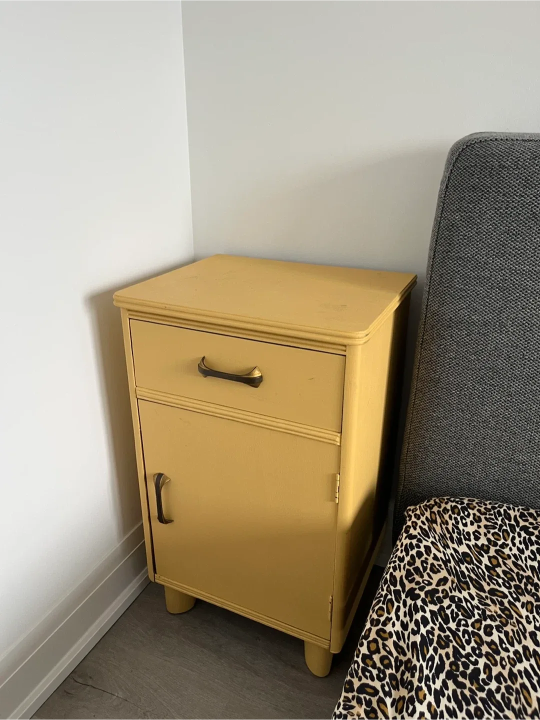 Pastel Wooden Nightstand image indicator(4)