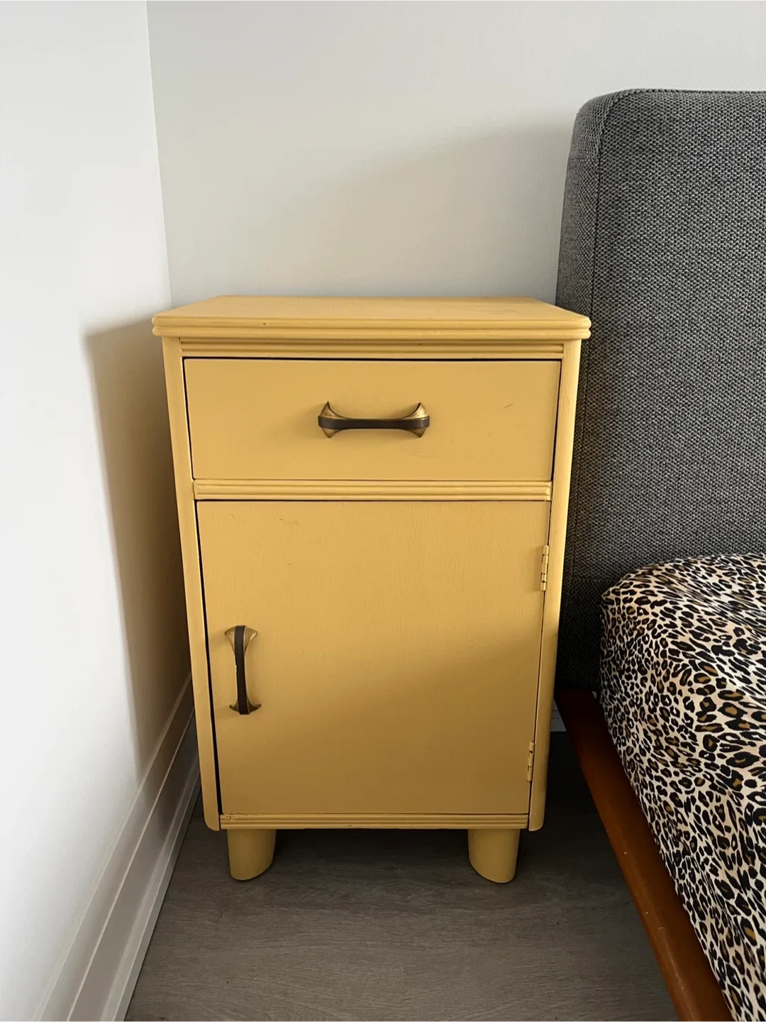 Pastel Wooden Nightstand image indicator(8)