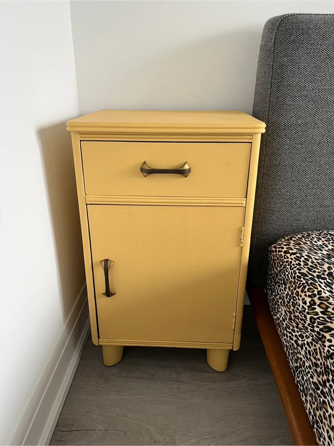 Pastel Wooden Nightstand image indicator(7)