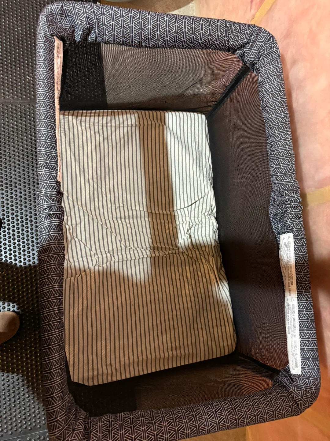 Cosco bassinet travel play pen - photo 4