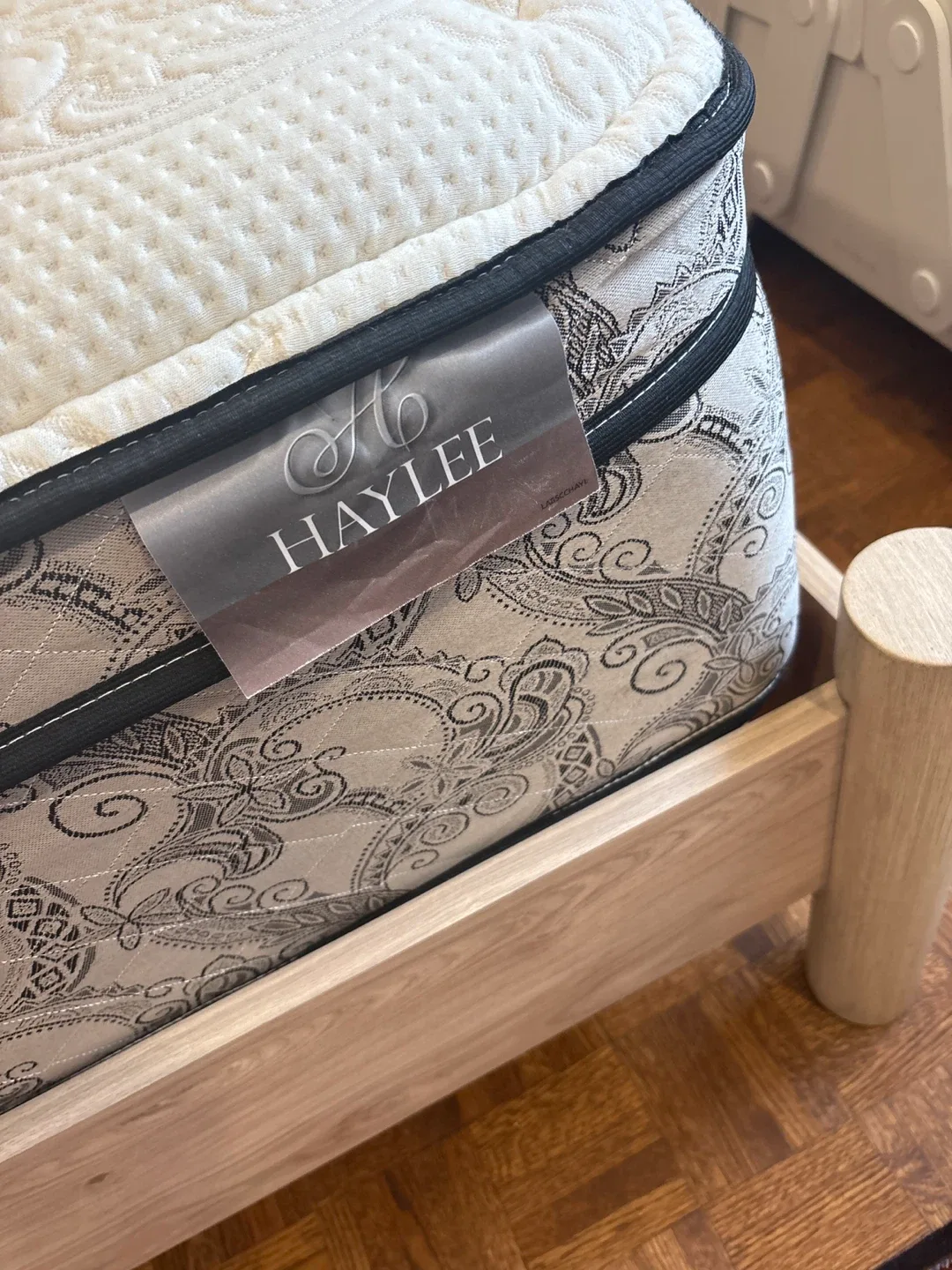 Haylee Mattress image indicator(3)