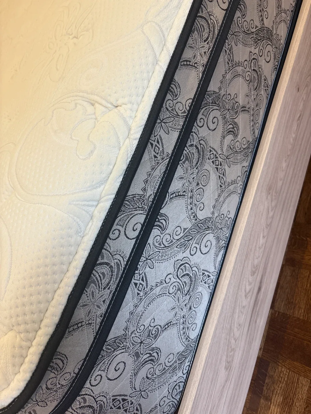 Haylee Mattress image indicator(2)