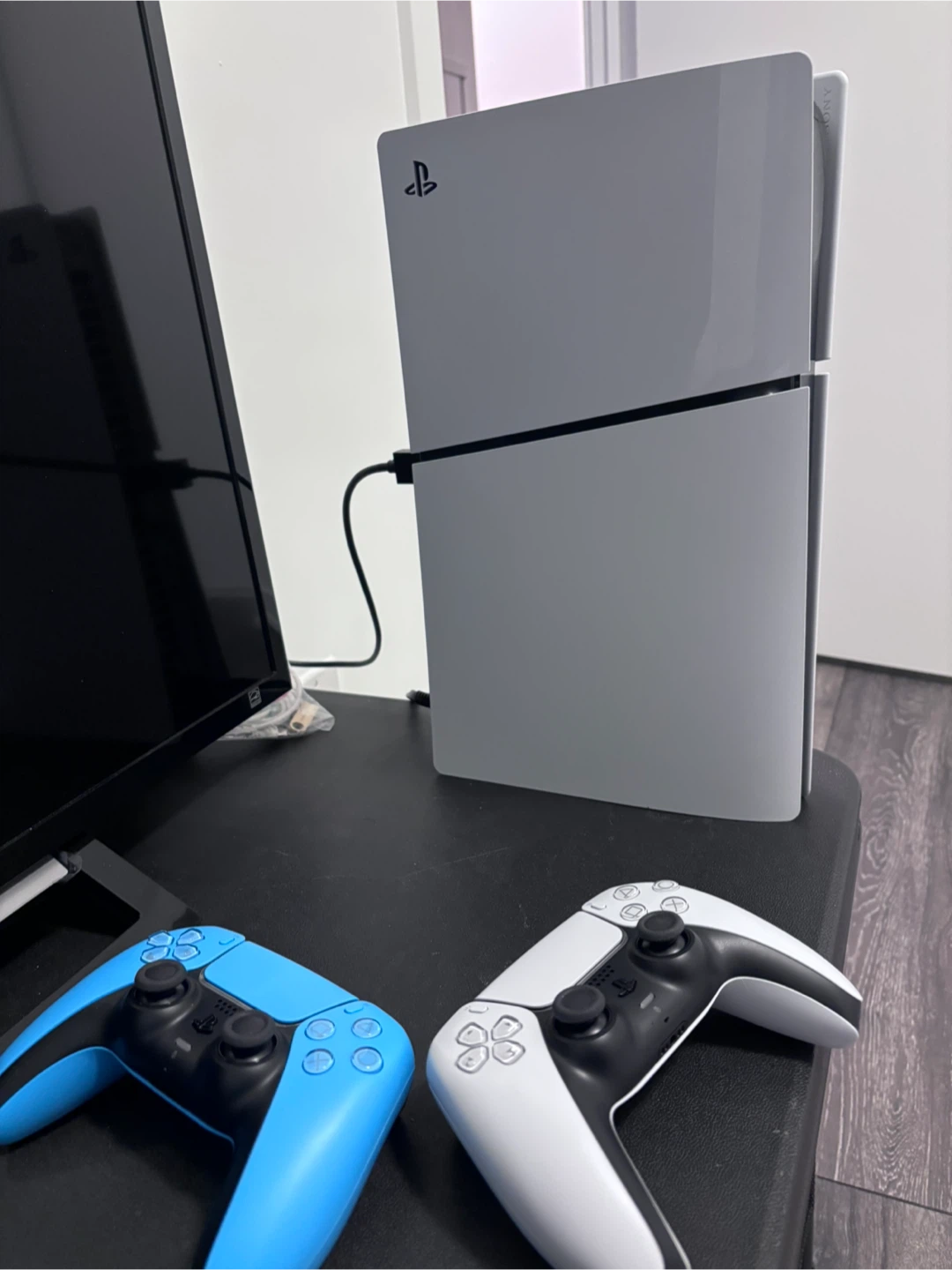 Ps5 slim disc + 2 controllers + 12 games - photo 3
