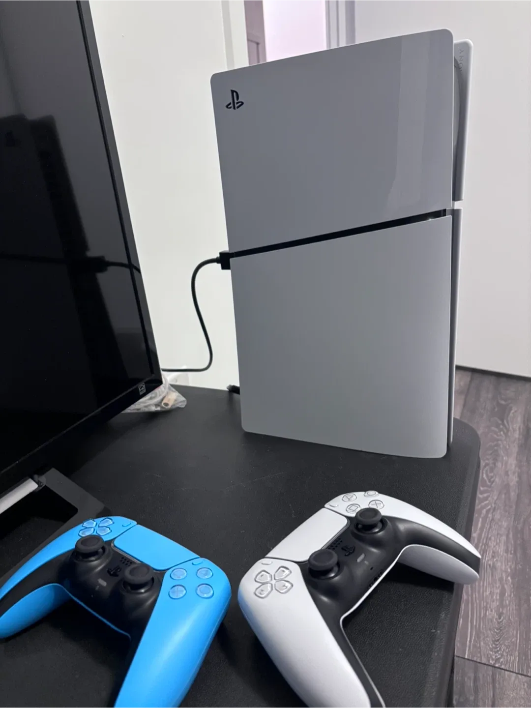 Ps5 slim disc + 2 controllers + 12 games image indicator(3)