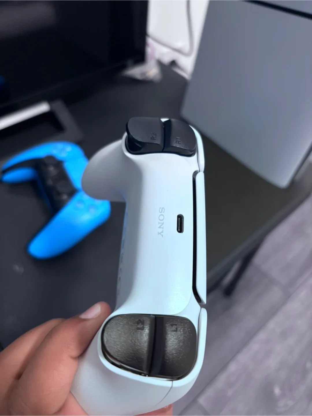 Ps5 slim disc + 2 controllers + 12 games image indicator(4)