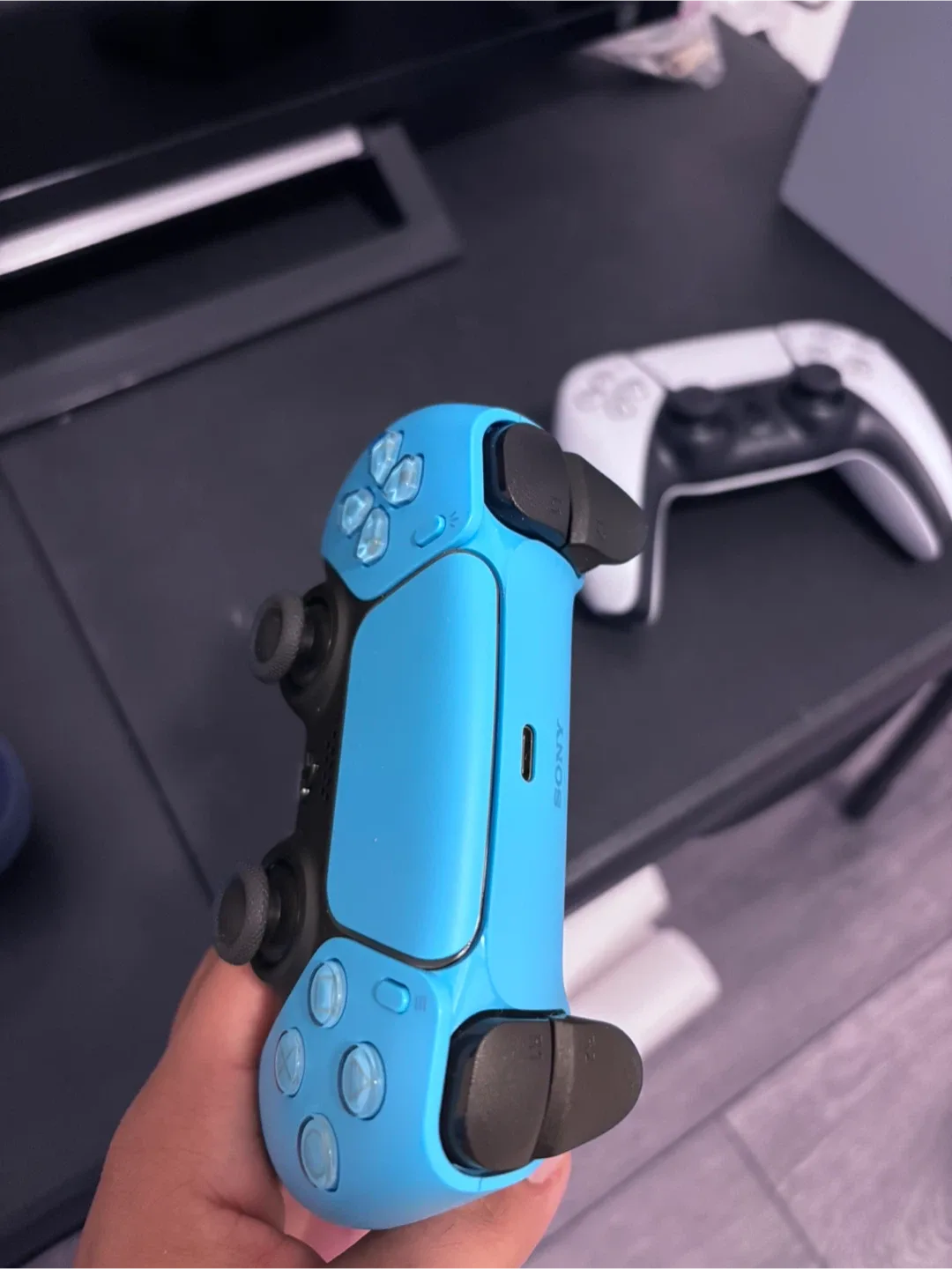 Ps5 slim disc + 2 controllers + 12 games image indicator(2)