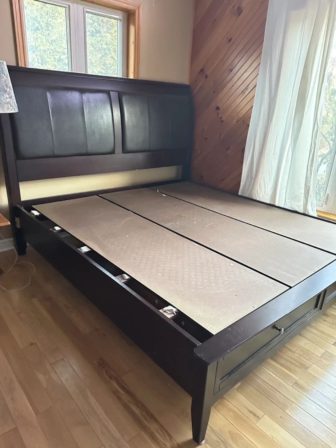 Aspen home luxury King Size Wood Storage Bed (CAN DELIVER)