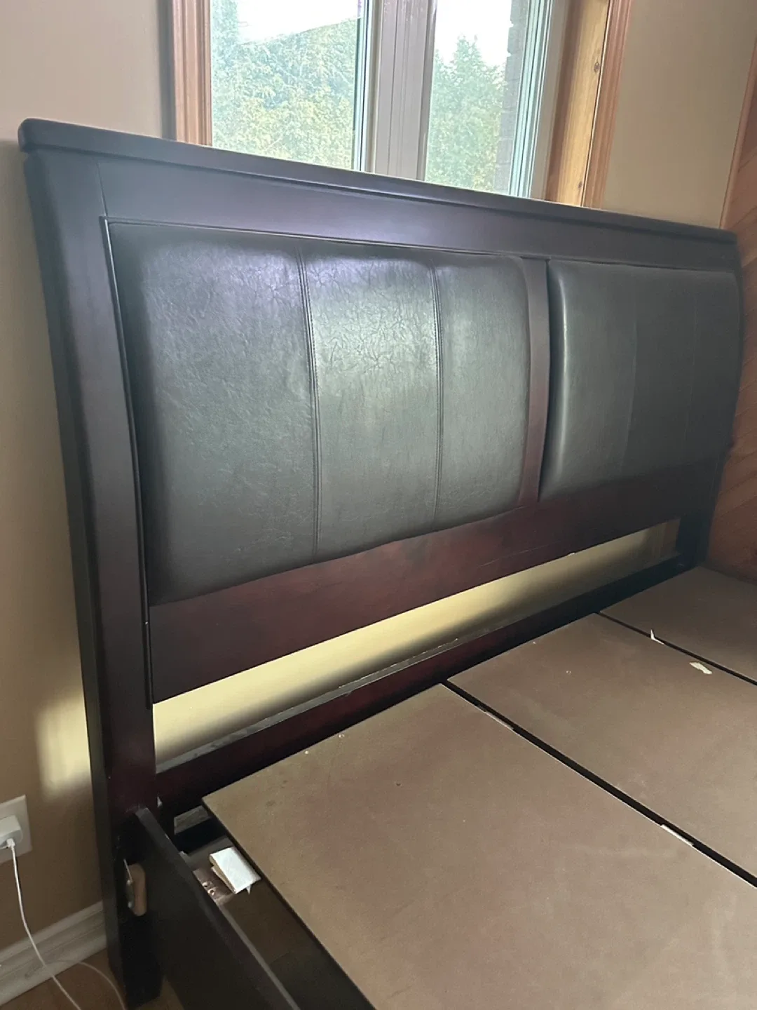 Aspen home luxury King Size Wood Storage Bed (CAN DELIVER) image indicator(3)