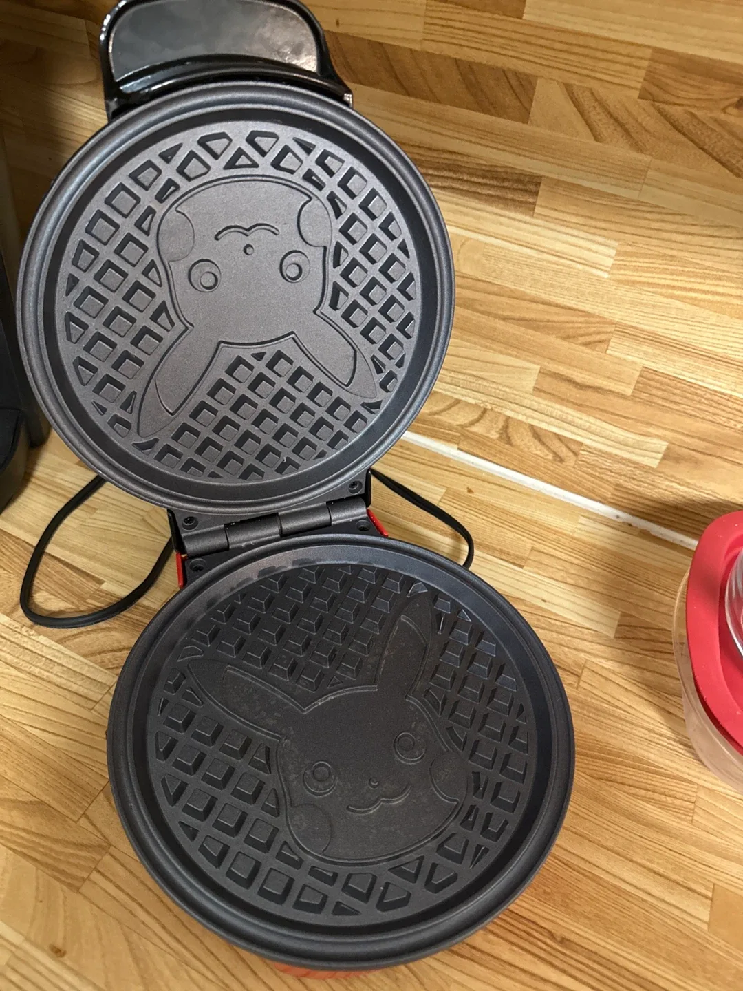 Pokémon Pikachu Waffle Maker image indicator(2)