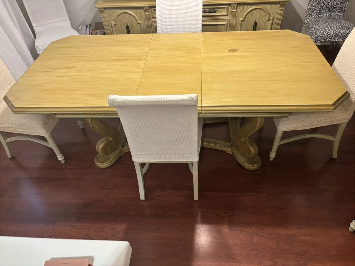 Solid oak dining table with 6 chairs image indicator(2)