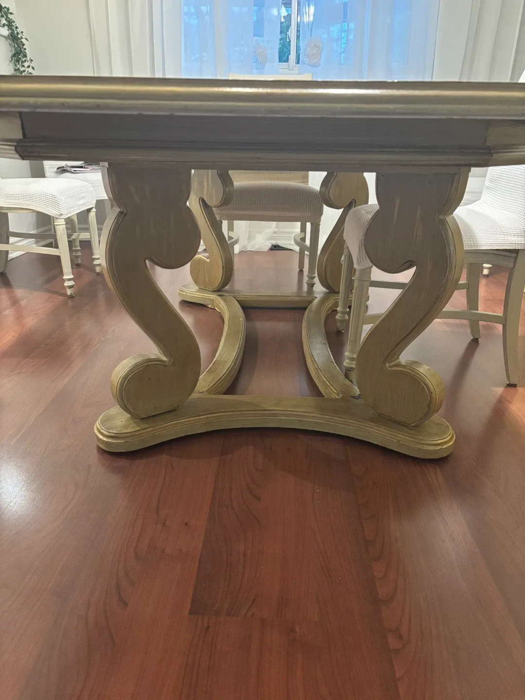 Solid oak dining table with 6 chairs image indicator(6)