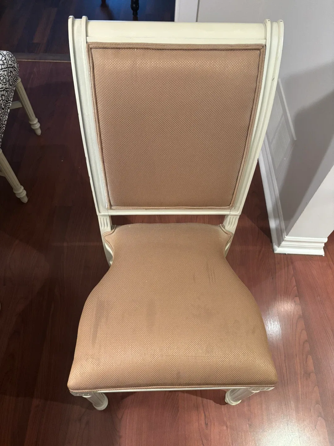 Solid oak dining table with 6 chairs image indicator(7)