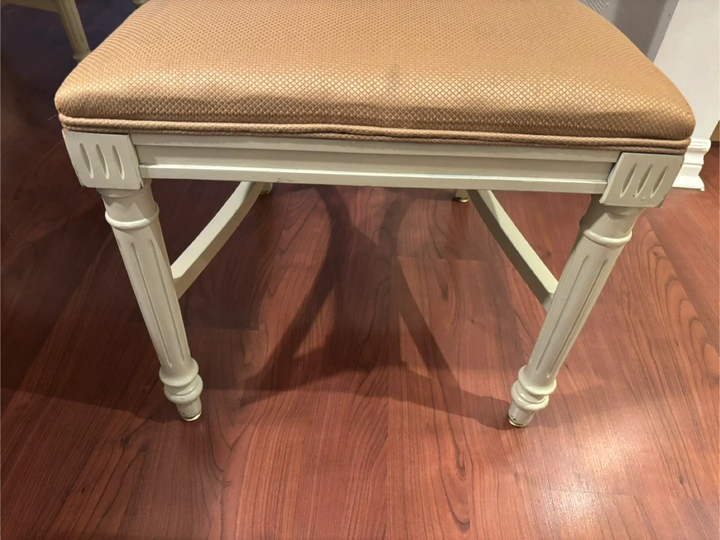 Solid oak dining table with 6 chairs image indicator(9)