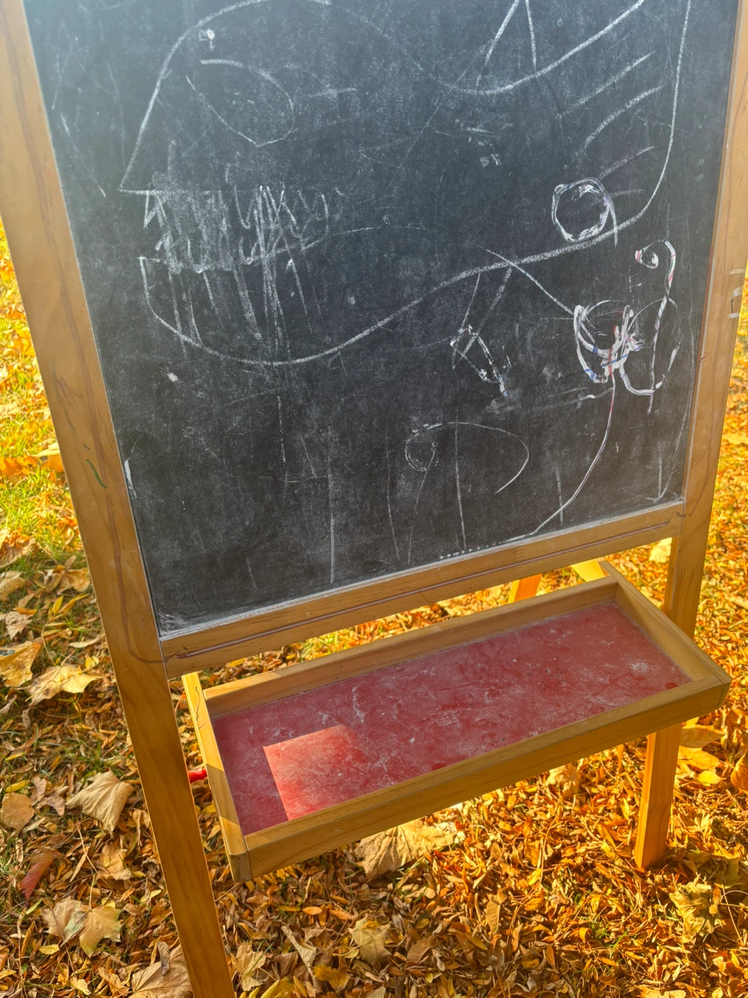 Kids Easel Chalkboard & Whiteboard
