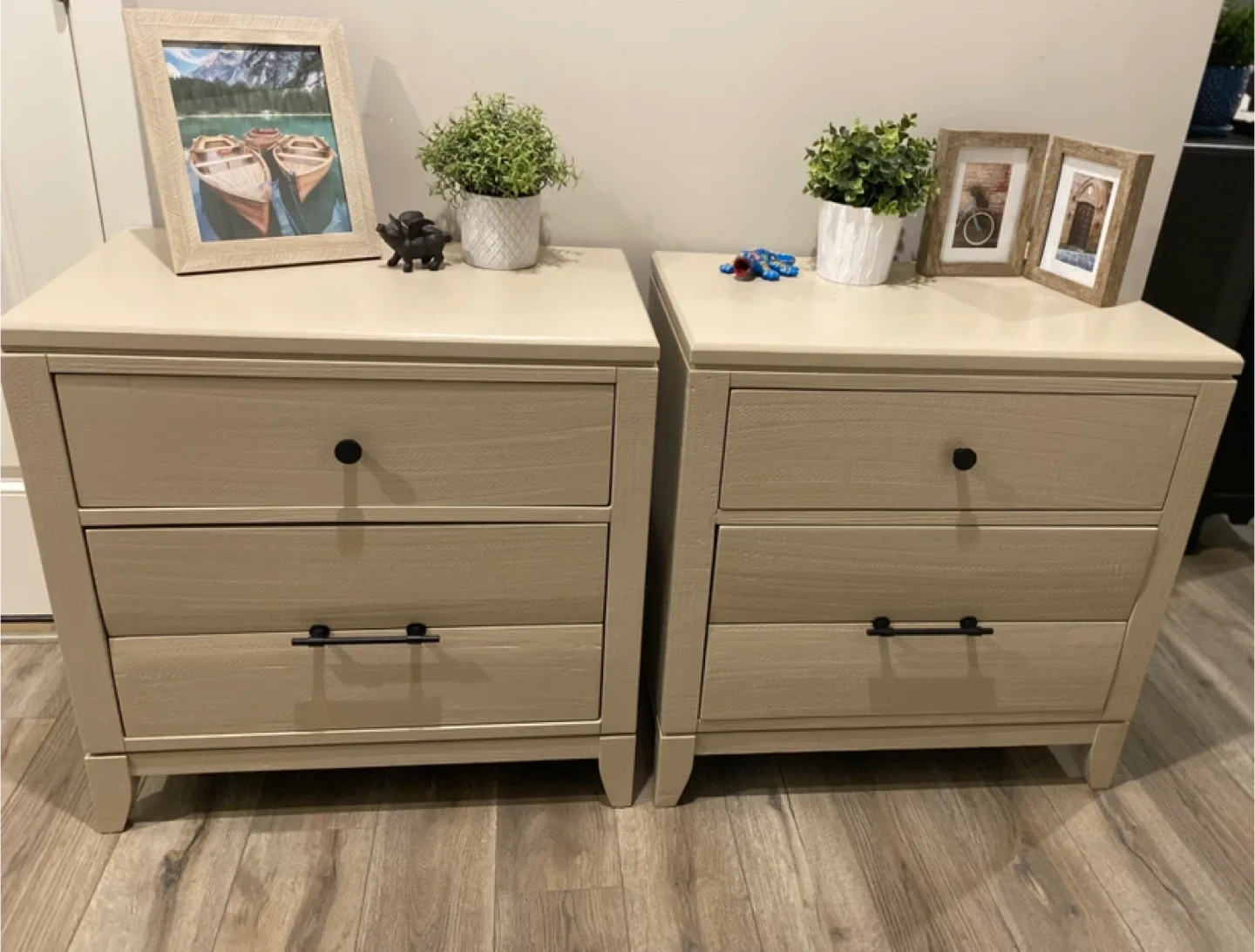 Hardwood King Nightstands Taupe & Black image indicator(5)